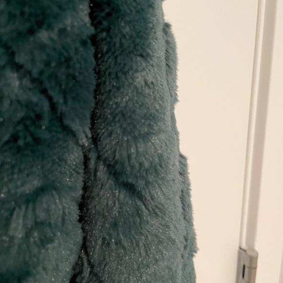 Victoria’s Secret - Pink Plush Robe and Slippers Set - Picture 3 of 7